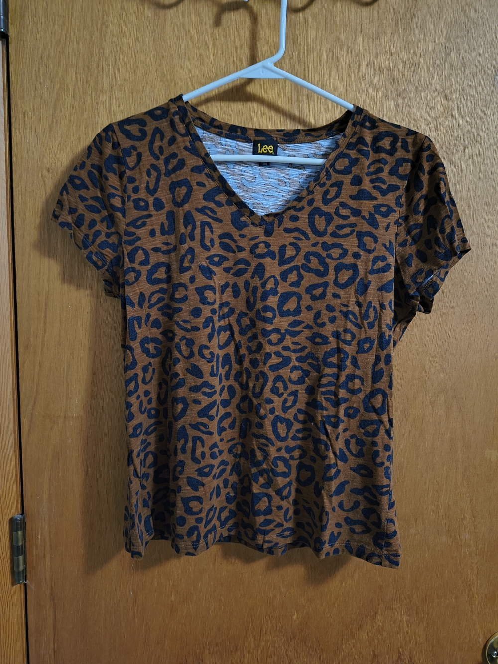 Lee Brown Leopard Print V-Neck Short Sleeve Tee